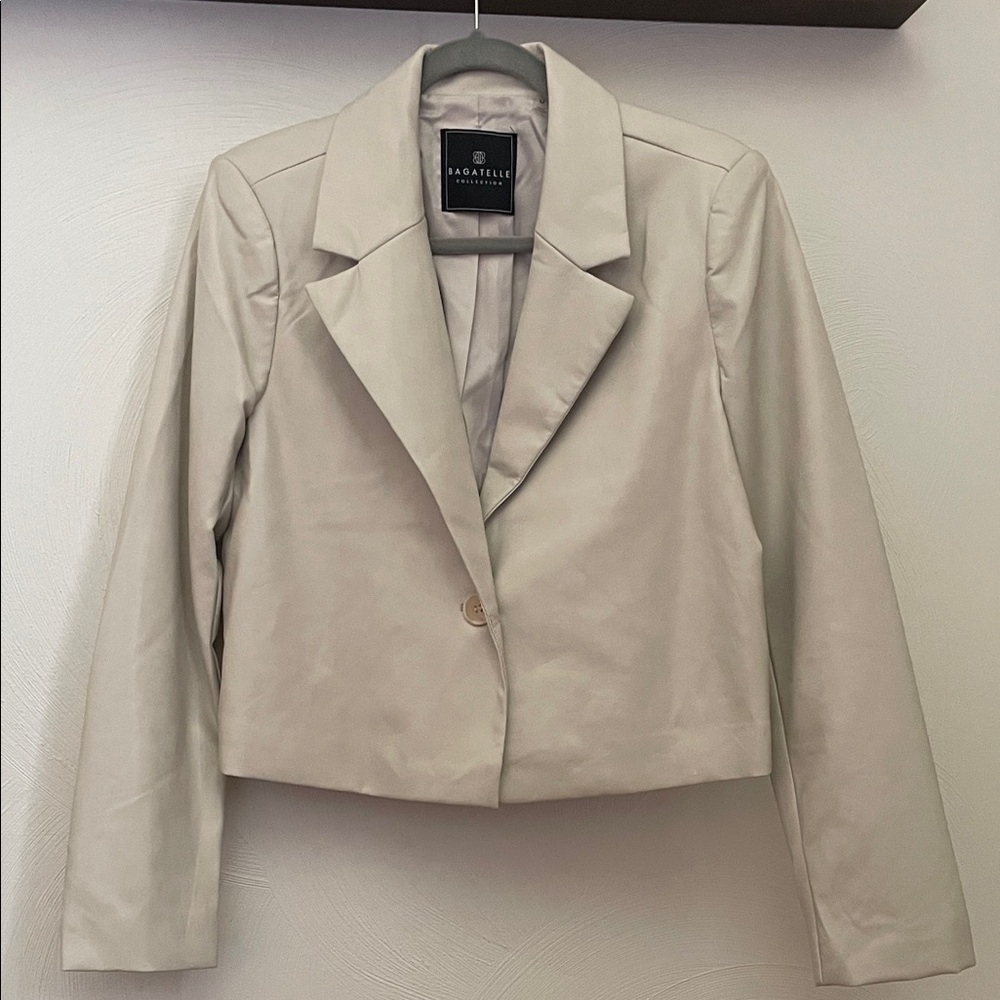 Elegant Beige Blazer by Sag Harbor